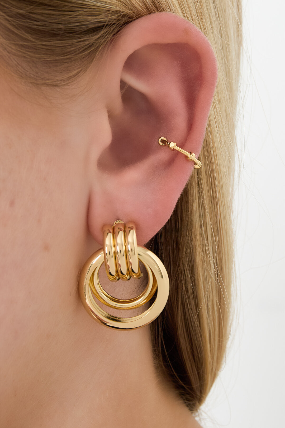 Ear cuff locked up