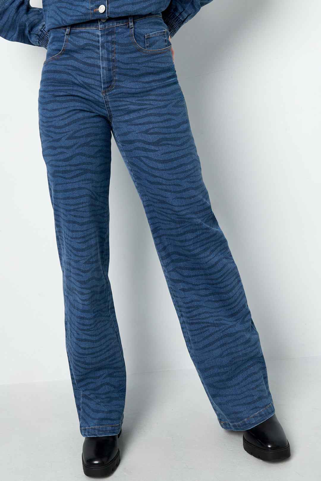 Cotton Woven Women's Straight Leg Denim Pants Medium Indigo Casual